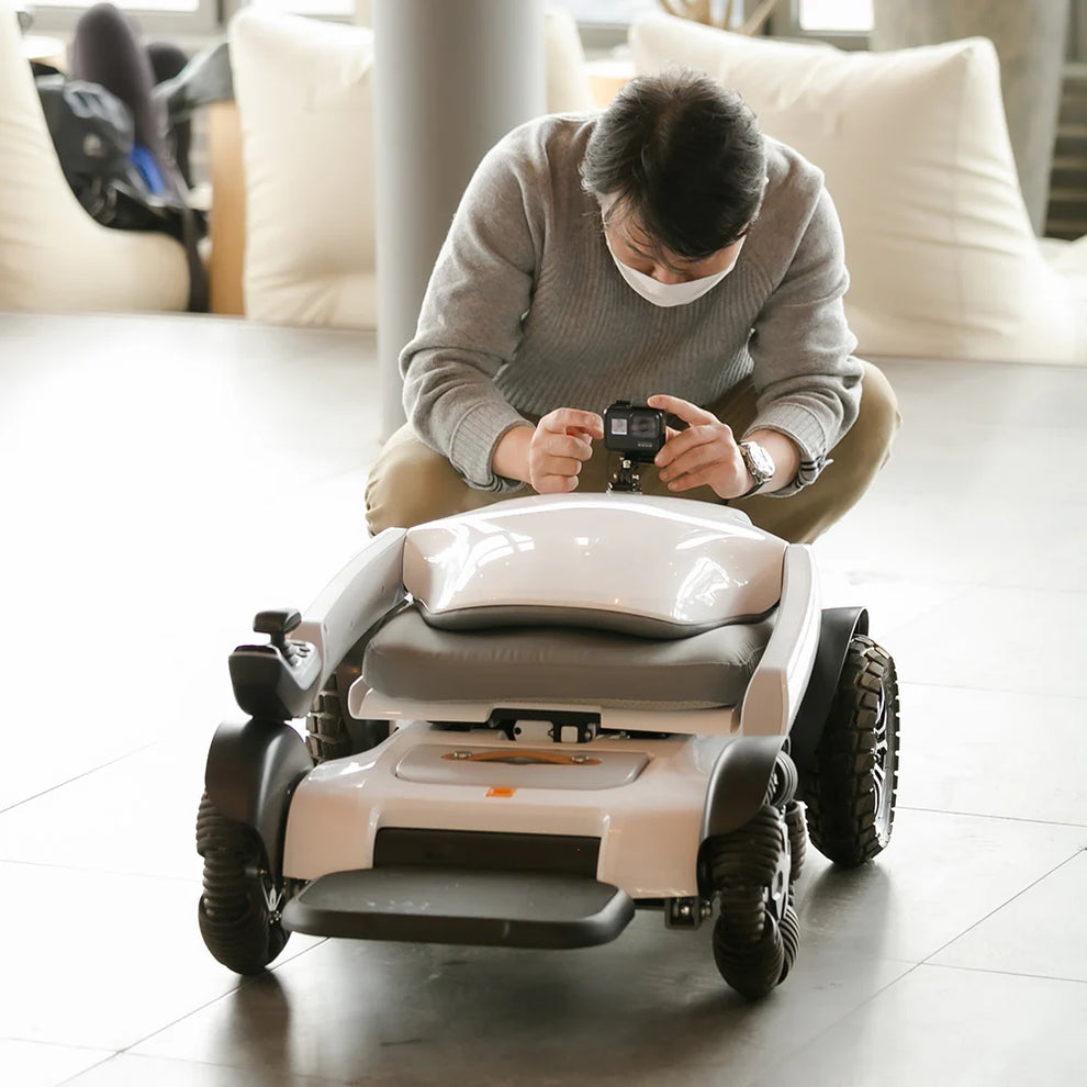 Robooter X40 Folding Powerchair – Automatic Fold, Omnidirectional Wheels, App Control & Dual Suspension