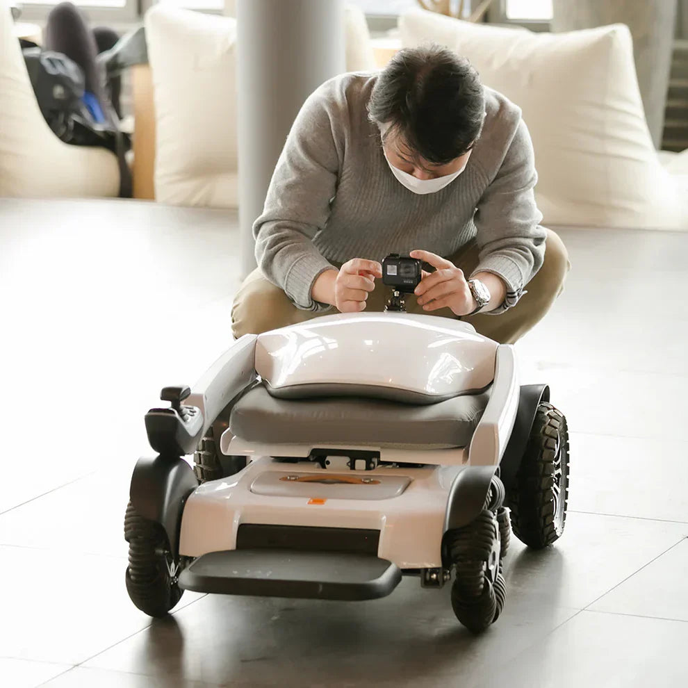 Robooter X40 Folding Powerchair – Lightweight Automatic Electric Wheelchair with Omnidirectional Wheels