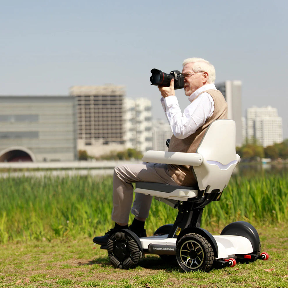 Robooter X40 Folding Powerchair – Automatic Fold, Omnidirectional Wheels, App Control & Dual Suspension