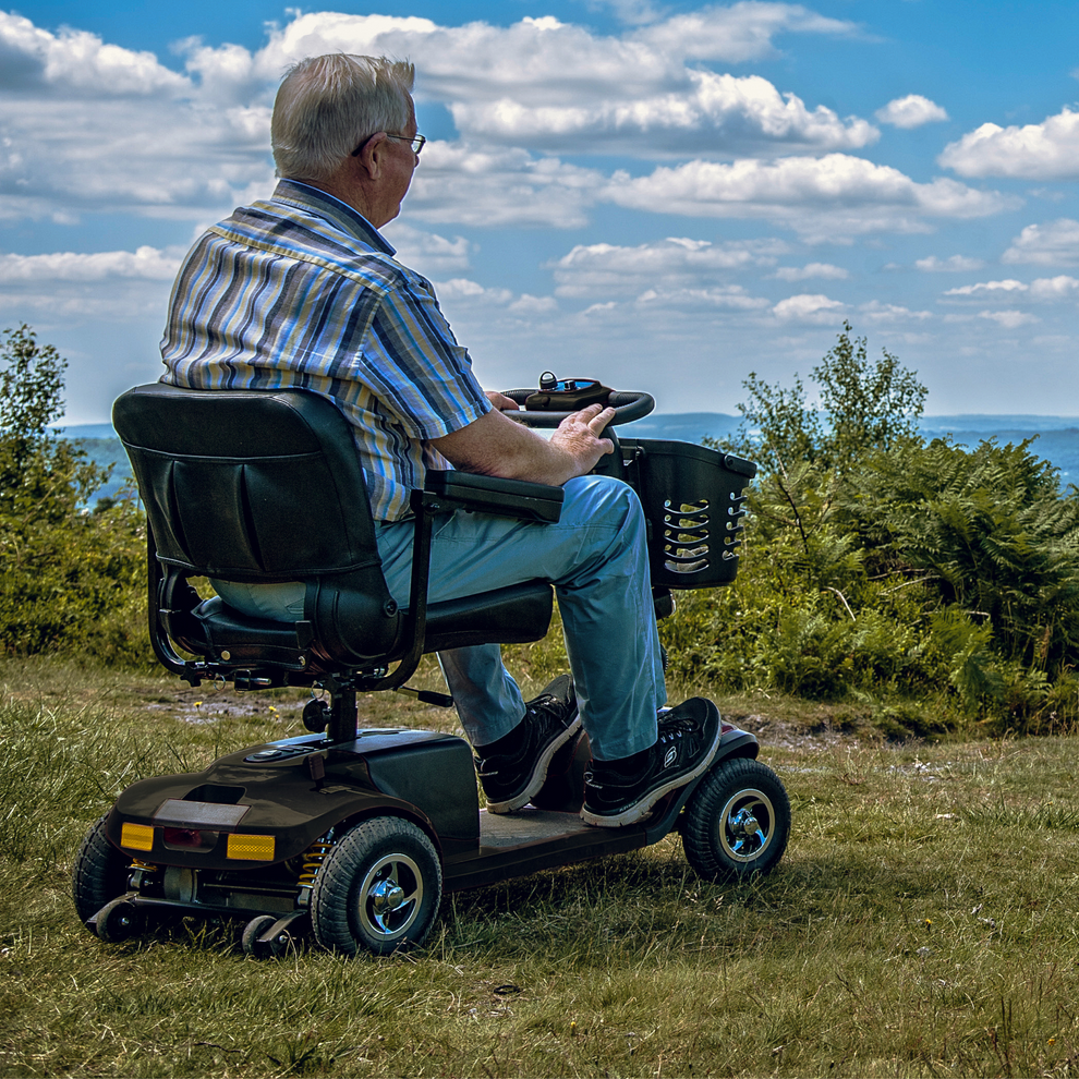 Lithium Vantage 4mph Mobility Scooter – Lightweight, 25-Mile Range, Swivel Seat, Delta Tiller, Lithium Battery
