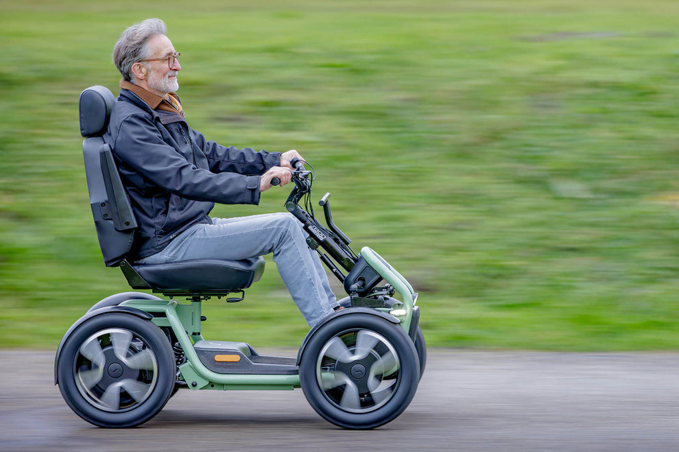 Scoozy S800 8mph Mobility Scooter – 31-Mile Range, 18” Pneumatic Wheels, Lithium Battery, Off-Road & Urban Use