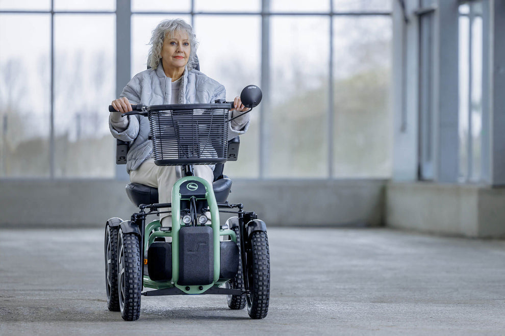 Scoozy S800 8mph Mobility Scooter – 31-Mile Range, 18” Pneumatic Wheels, Lithium Battery, Off-Road & Urban Use