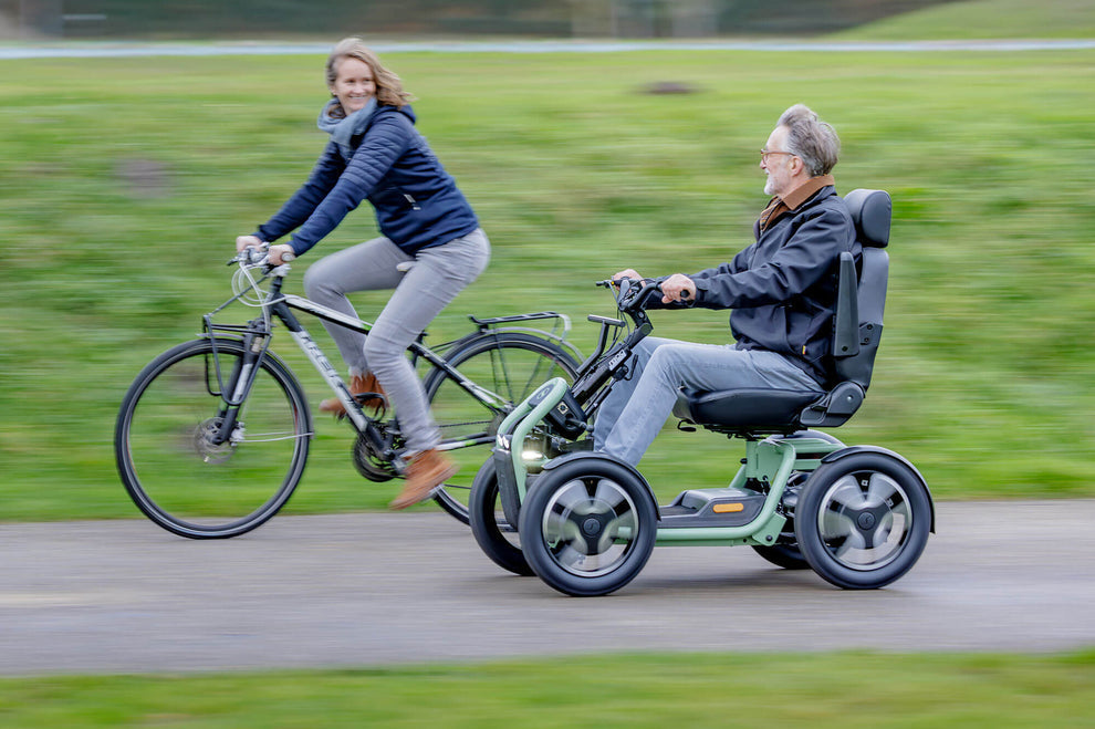 Scoozy S800 8mph Mobility Scooter – 31-Mile Range, 18” Pneumatic Wheels, Lithium Battery, Off-Road & Urban Use