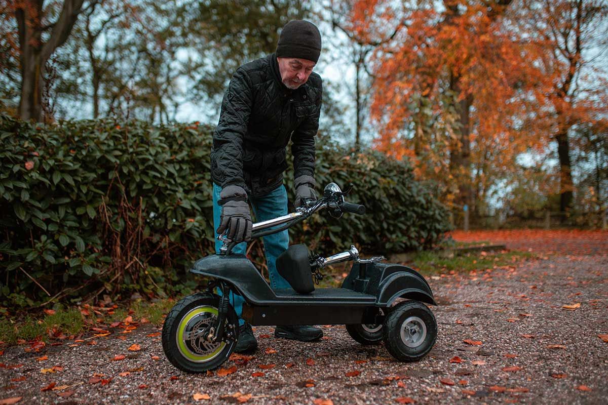 Zipper 1000W Off-Road Electric Scooter – 12” Tyres, 48V Battery, Foldable, Padded Seat, Teens & Adults 14+