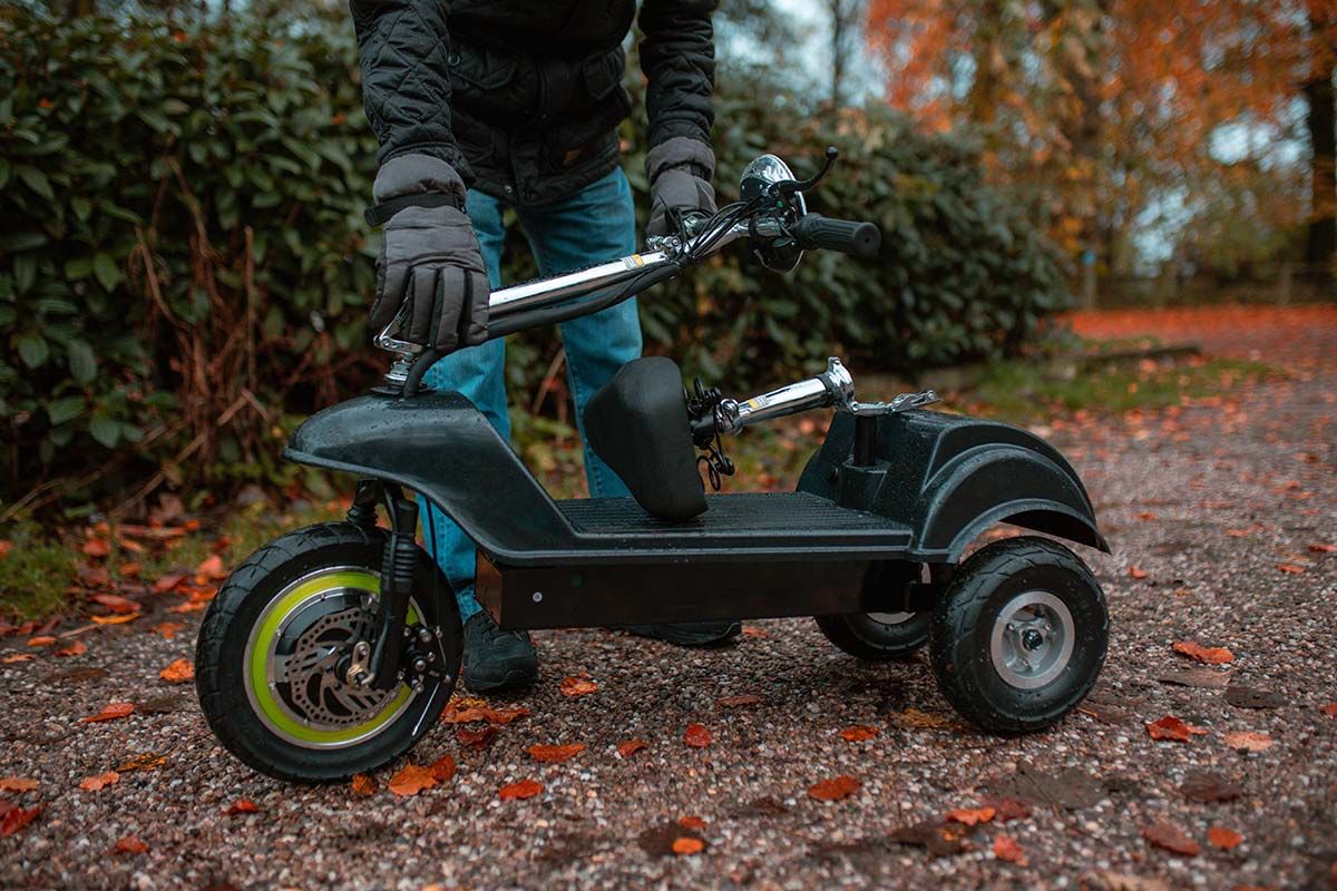 Zipper 1000W Off-Road Electric Scooter – 12” Tyres, 48V Battery, Foldable, Padded Seat, Teens & Adults 14+